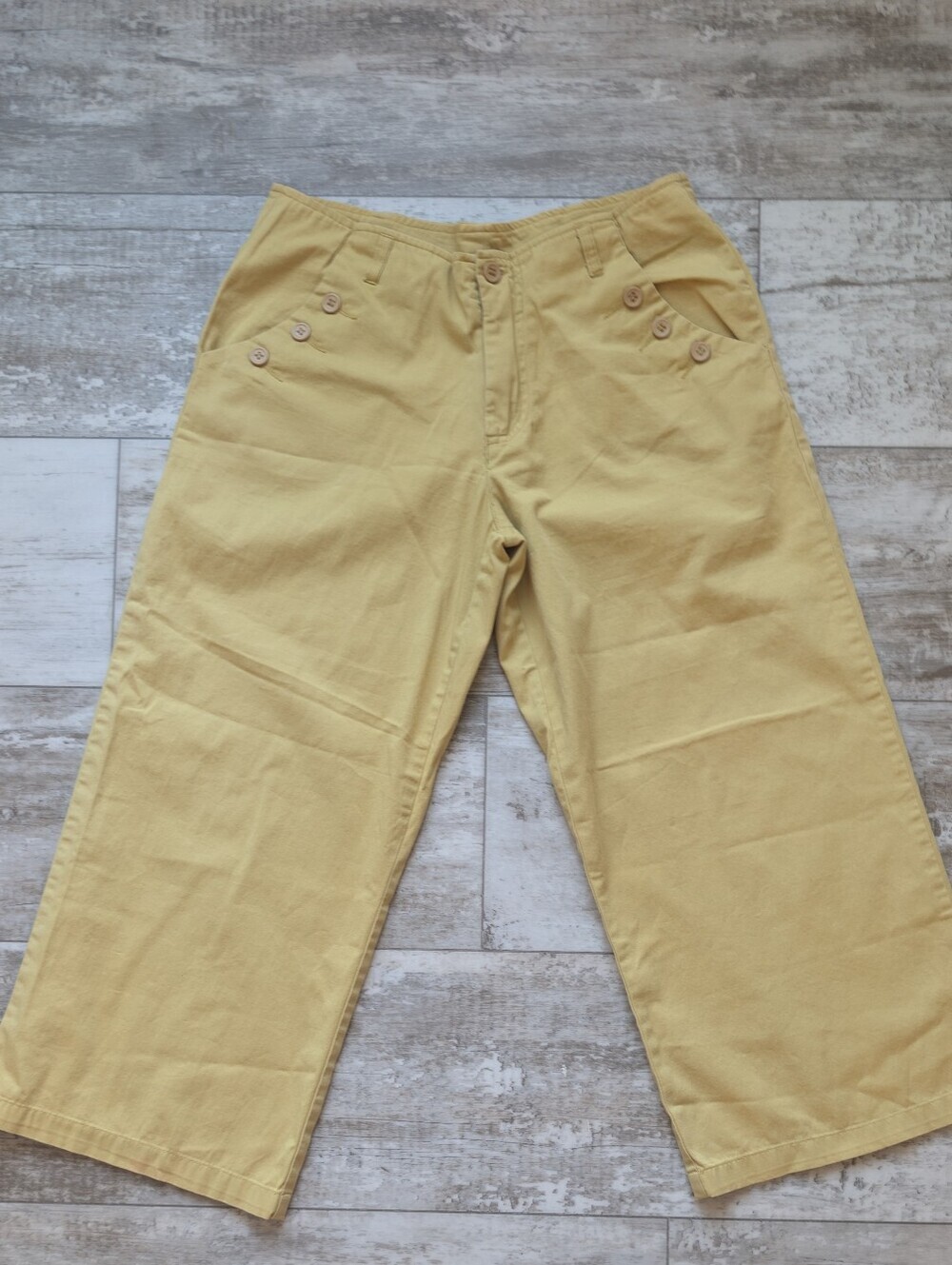 Cropped Wide-Leg Pants in Mustard Yellow